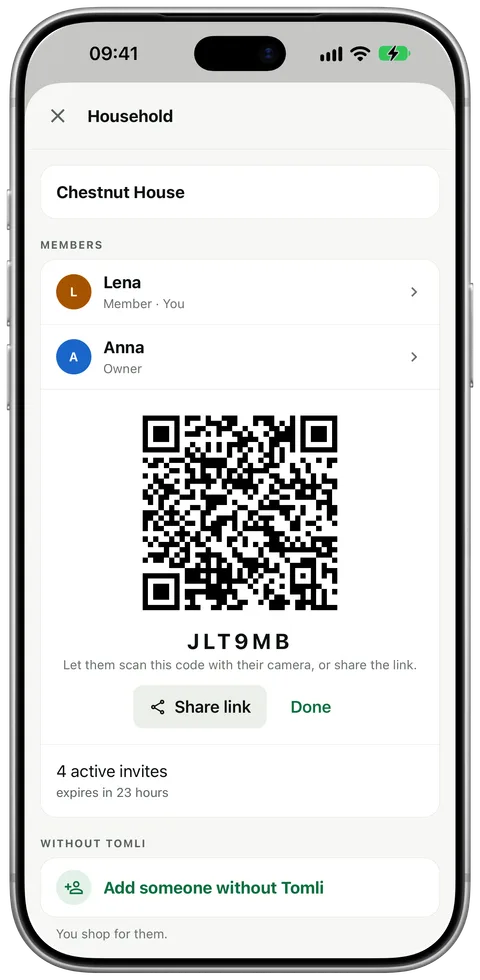 Household “Chestnut House”: an invite as a QR code and a six-letter code, three members below.